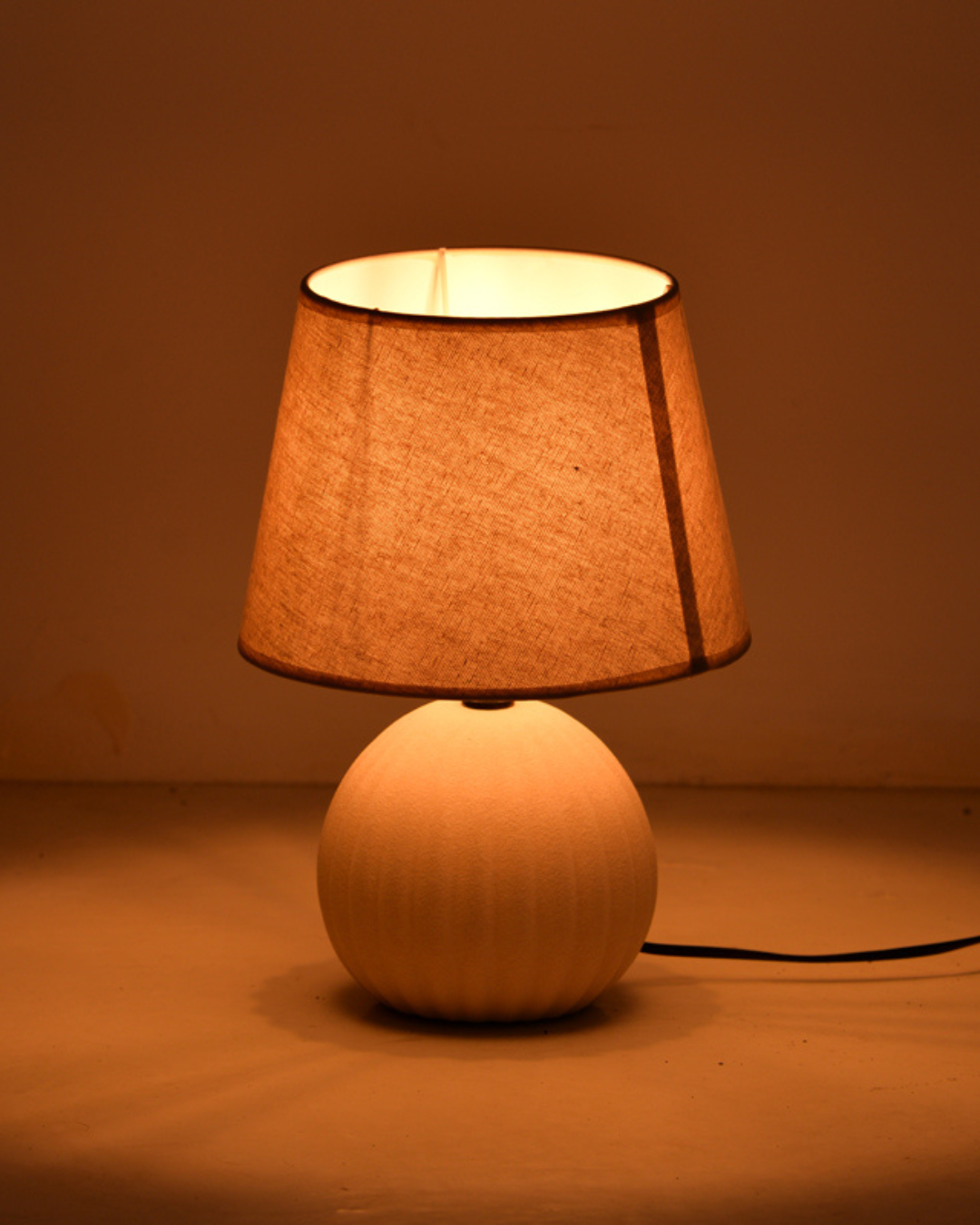 Modern Classic Επιτραπέζιο Φωτιστικό 22x30εκ Μπεζ - Image 4